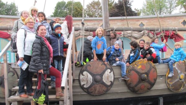 Mütter und Kinder waren begeistert von der lustigen Zugfahrt und der lebendigen Führung durch die Wikingerzeit